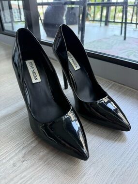 Steve Madden Black Pumps